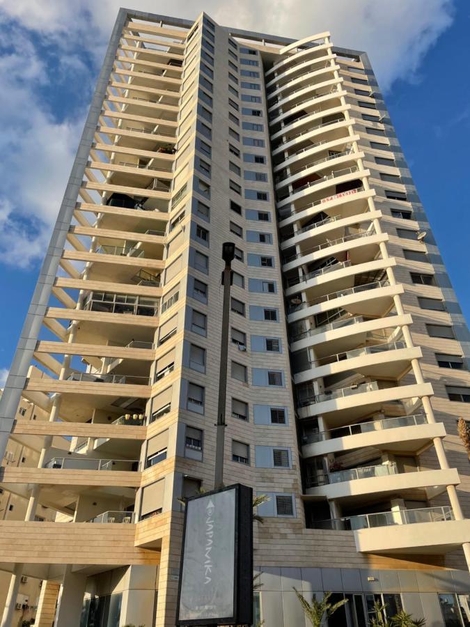 Isralux Apartments บัตยัม ภายนอก รูปภาพ
