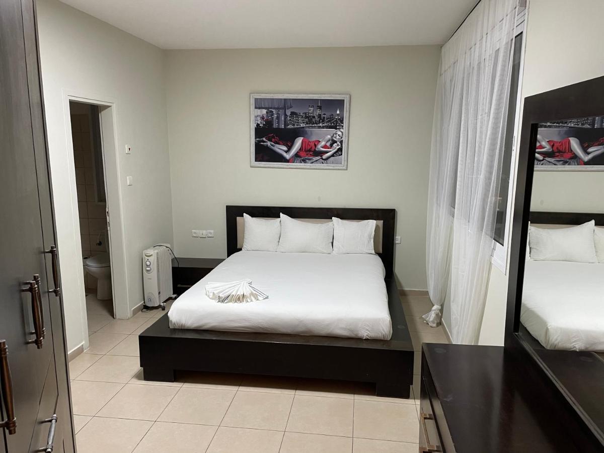 Isralux Apartments บัตยัม ภายนอก รูปภาพ