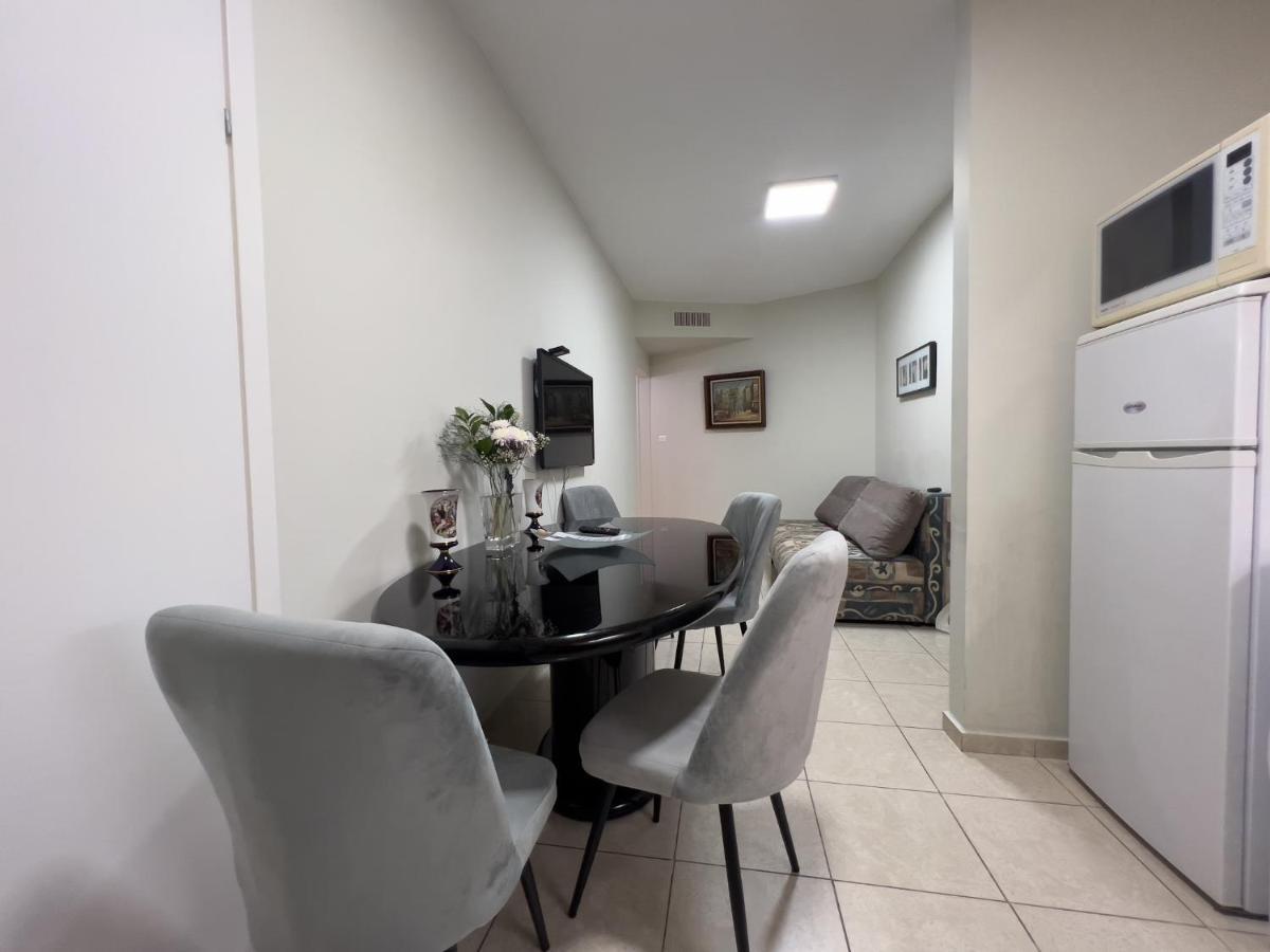 Isralux Apartments บัตยัม ภายนอก รูปภาพ